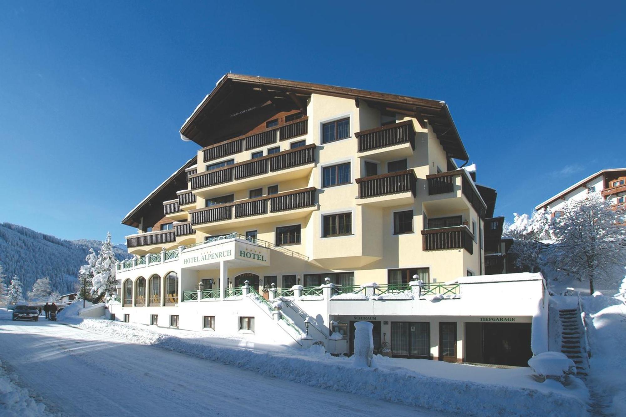 Hotel Garni Alpenruh-Micheluzzi Serfaus Exteriör bild