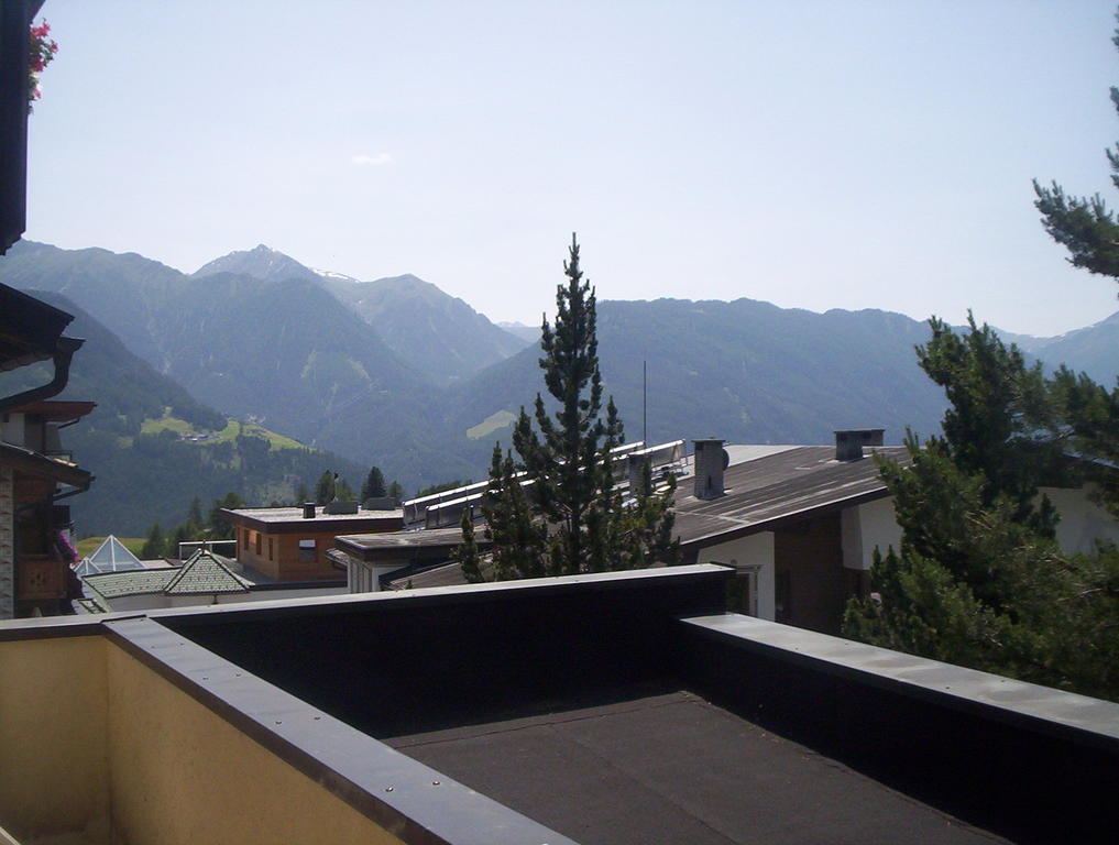 Hotel Garni Alpenruh-Micheluzzi Serfaus Exteriör bild